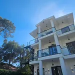 Poolside Apartments Villa Elsa Golem *