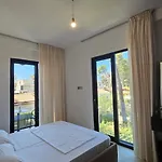 Poolside Apartments Villa Elsa Golem Appartement