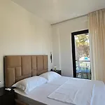 Poolside Apartments Villa Elsa Golem