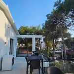 Poolside Apartments Villa Elsa Golem *