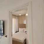 Poolside Apartments Villa Elsa Golem Appartement