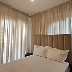 Poolside Apartments Villa Elsa Golem Appartement *