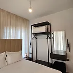 Poolside Apartments Villa Elsa Golem *