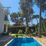 Poolside Apartments Villa Elsa Golem Appartement *