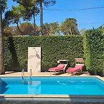 Poolside Apartments Villa Elsa Golem Appartement