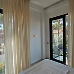 Poolside Apartments Villa Elsa Golem Appartement