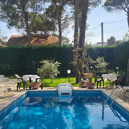 Διαμέρισμα Poolside Elsa *