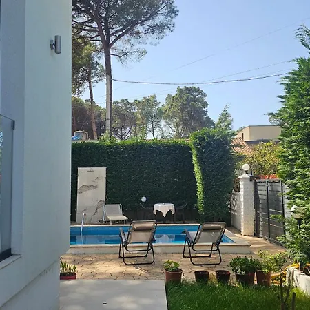 Poolside Elsa * Golem (Tirana)