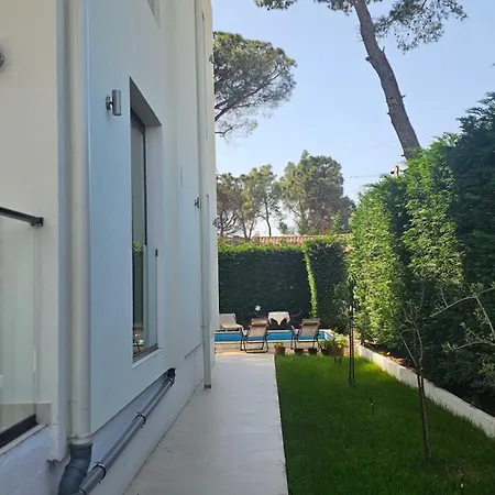 Διαμέρισμα Poolside Elsa