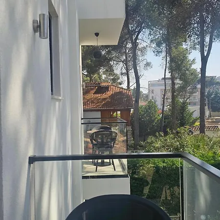 Poolside Elsa Golem (Tirana)