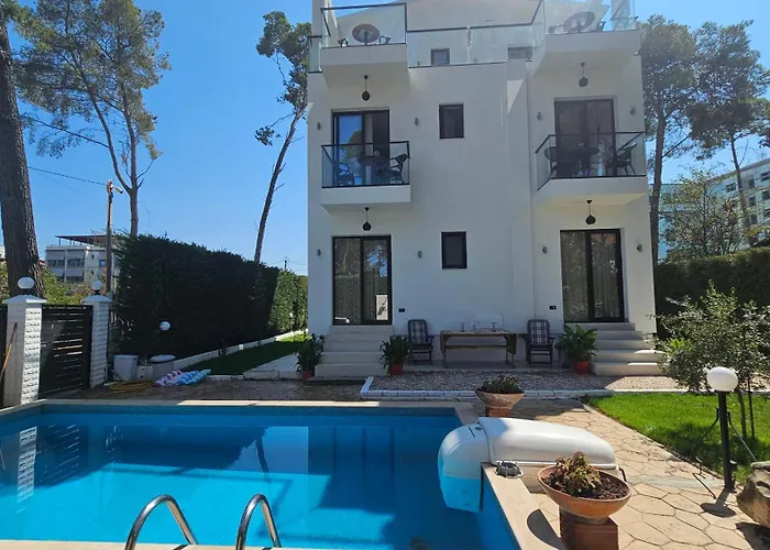 Poolside Apartments Villa Elsa Golem