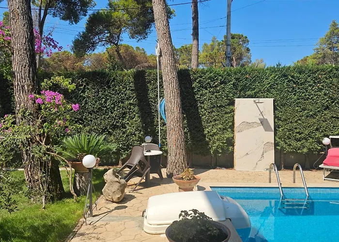 Poolside Apartments Villa Elsa Golem *