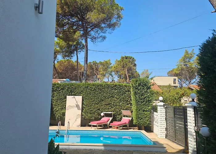 Poolside Villa Elsa Golem Golem (Tirana)