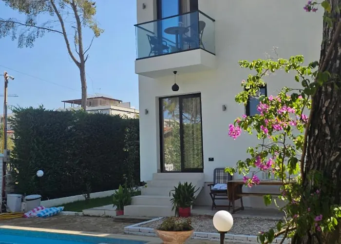 Poolside Apartments Villa Elsa Golem Apartment