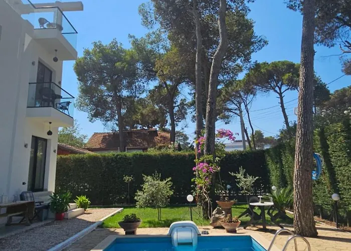 Poolside Apartments Villa Elsa Golem Apartment *