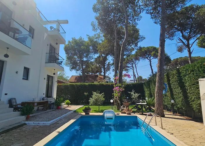 Poolside Apartments Villa Elsa Golem Apartment *