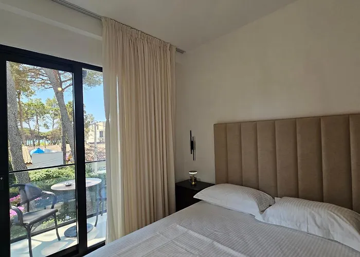 Poolside Apartments Villa Elsa Golem * Golem (Tirana)