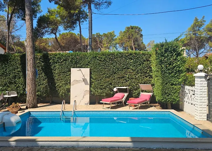 Poolside Apartments Villa Elsa Golem Apartment