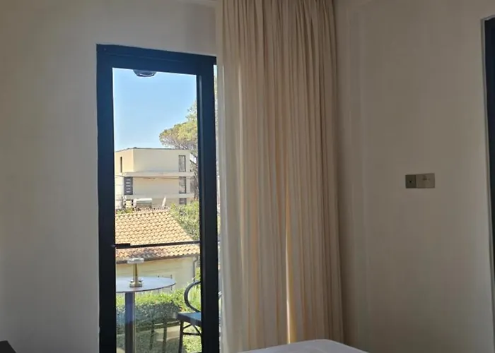 Poolside Apartments Villa Elsa Golem Apartment *