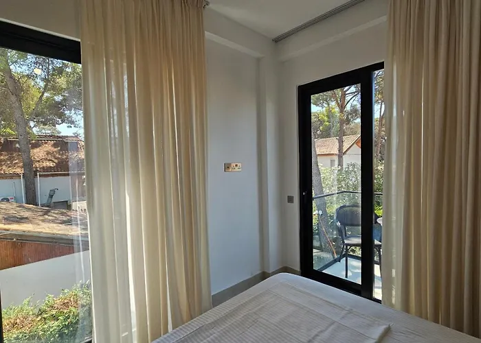 Poolside Apartments Villa Elsa Golem Apartment