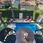شقة Poolside Apartments Villa Elsa Golem غوليم