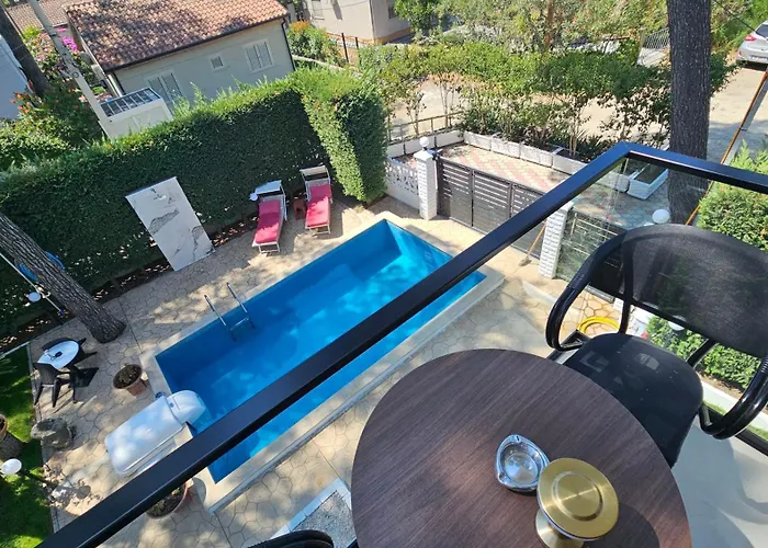 Apartment Poolside Apartments Villa Elsa Golem *